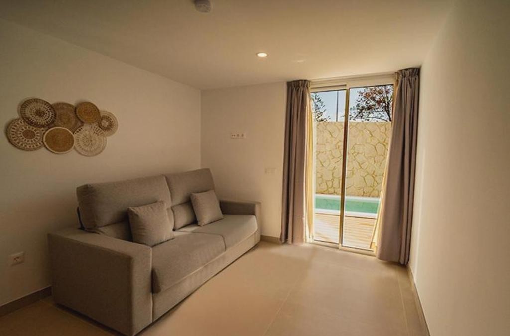 HL Miraflor Suites Hotel