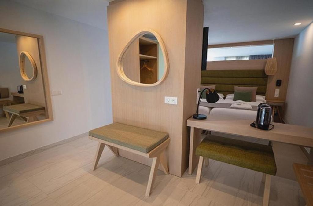 HL Miraflor Suites Hotel