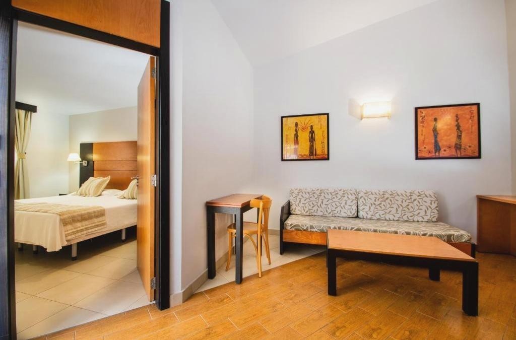 HL Miraflor Suites Hotel