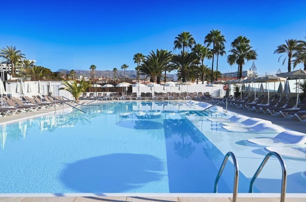 HL Miraflor Suites Hotel