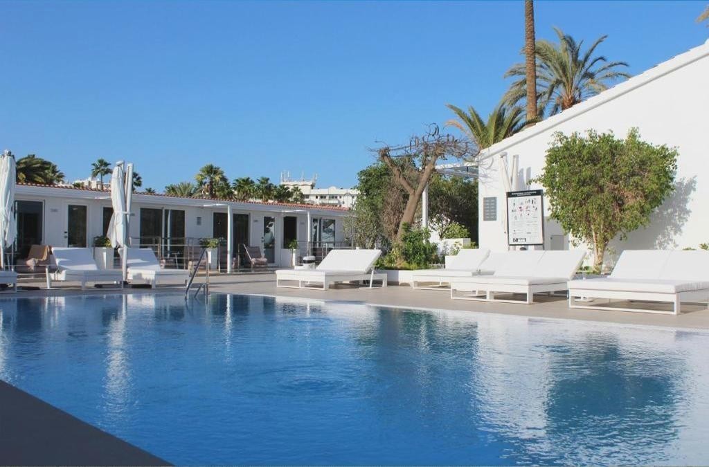 HL Miraflor Suites Hotel