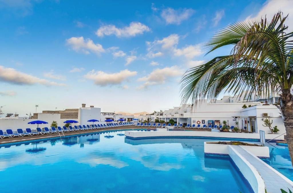 Volcanic Paradise at Irresistible Rates
