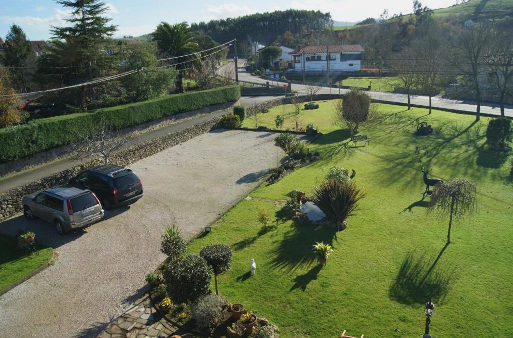 ¡Escápate a Santillana del Mar y descubre Cantabria con opción a Cabárceno!
