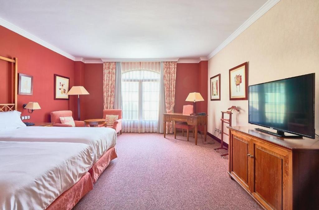 Ávila, un viaje al corazón de Castilla en hotel 4* - Hotel Ávila Golf