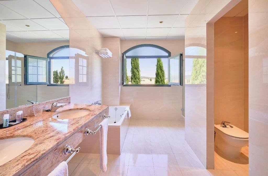 Ávila, un viaje al corazón de Castilla en hotel 4* - Hotel Ávila Golf