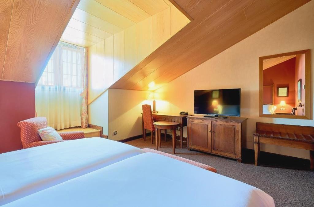 Ávila, un viaje al corazón de Castilla en hotel 4* - Hotel Ávila Golf