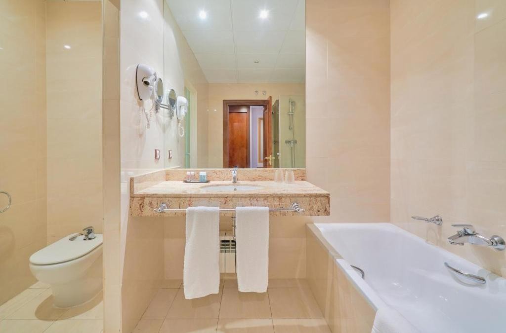 Ávila, un viaje al corazón de Castilla en hotel 4* - Hotel Ávila Golf