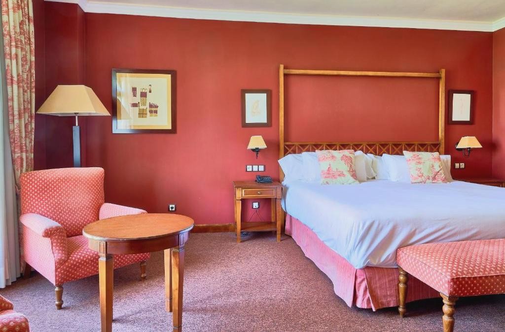 Ávila, un viaje al corazón de Castilla en hotel 4* - Hotel Ávila Golf