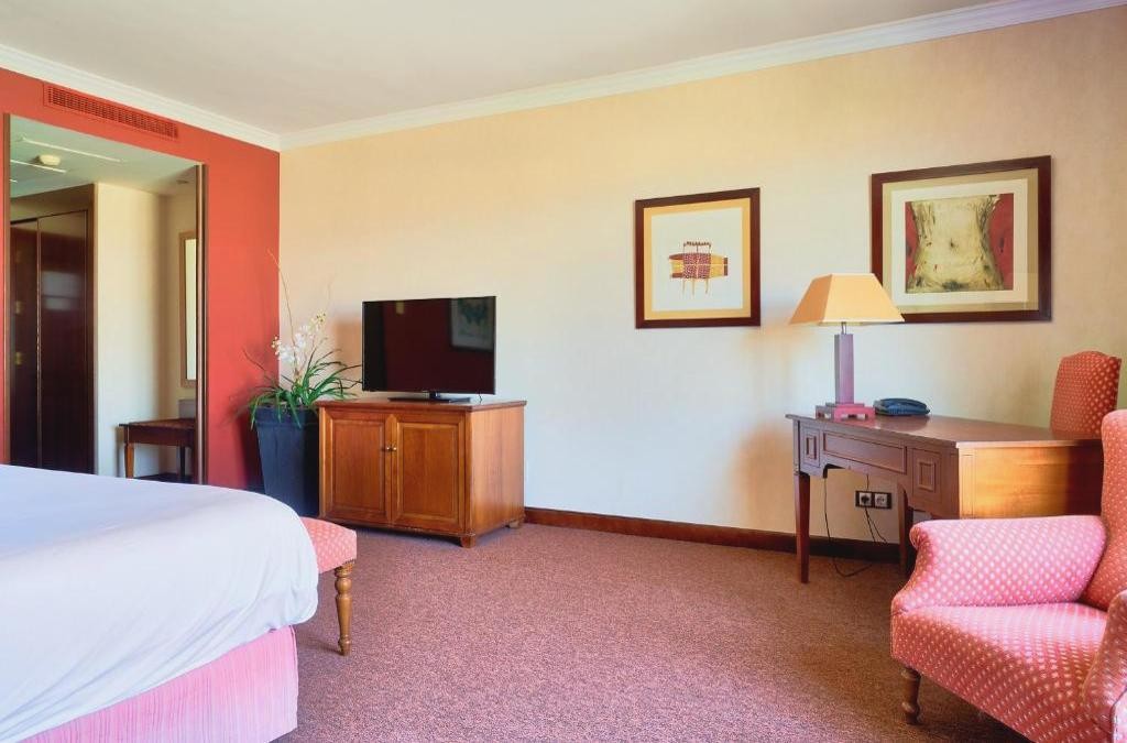 Ávila, un viaje al corazón de Castilla en hotel 4* - Hotel Ávila Golf