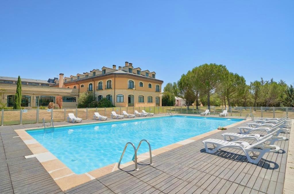 Ávila, un viaje al corazón de Castilla en hotel 4* - Hotel Ávila Golf