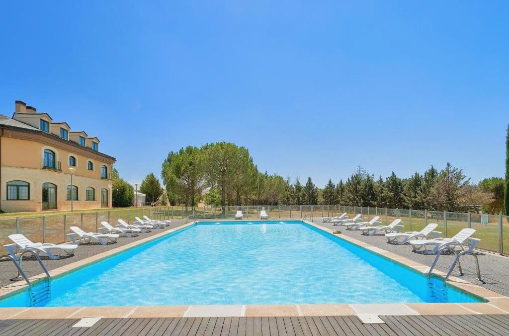 Ávila, un viaje al corazón de Castilla en hotel 4* - Hotel Ávila Golf