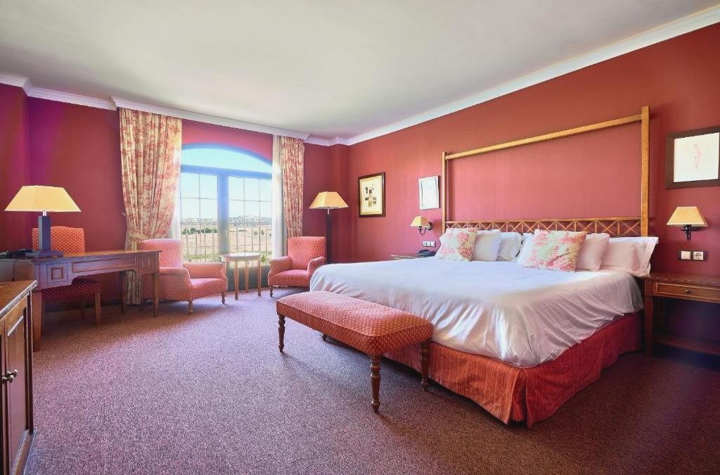 Ávila, un viaje al corazón de Castilla en hotel 4* - Hotel Ávila Golf