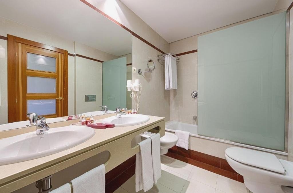 Relax entre viñedos: hotel 4* con spa en la Ribera del Duero - AZZ Peñafiel Las Claras Hotel & Spa