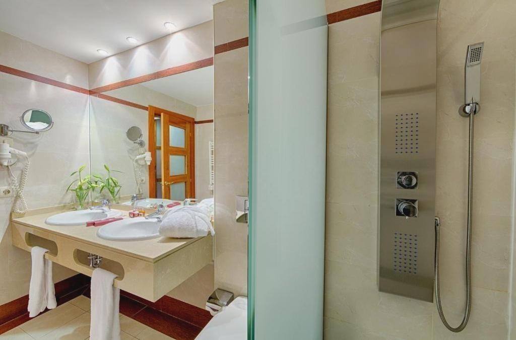 Relax entre viñedos: hotel 4* con spa en la Ribera del Duero - AZZ Peñafiel Las Claras Hotel & Spa
