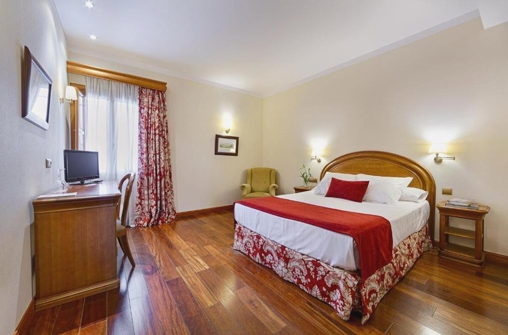 Relax entre viñedos: hotel 4* con spa en la Ribera del Duero - AZZ Peñafiel Las Claras Hotel & Spa