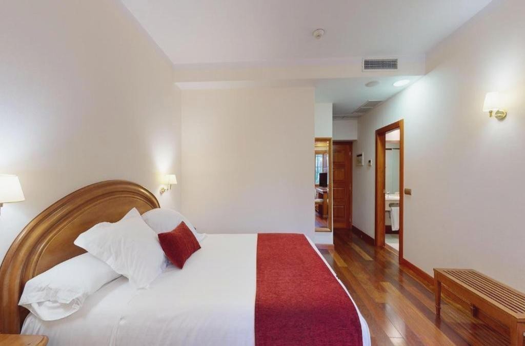 Relax entre viñedos: hotel 4* con spa en la Ribera del Duero - AZZ Peñafiel Las Claras Hotel & Spa