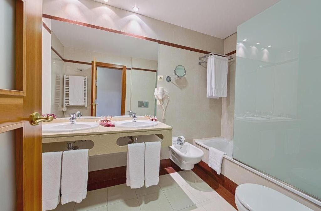 Relax entre viñedos: hotel 4* con spa en la Ribera del Duero - AZZ Peñafiel Las Claras Hotel & Spa