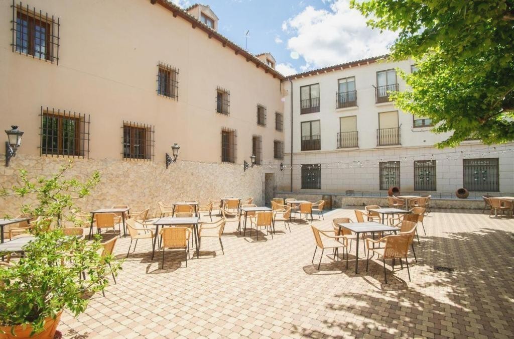 Relax entre viñedos: hotel 4* con spa en la Ribera del Duero - AZZ Peñafiel Las Claras Hotel & Spa