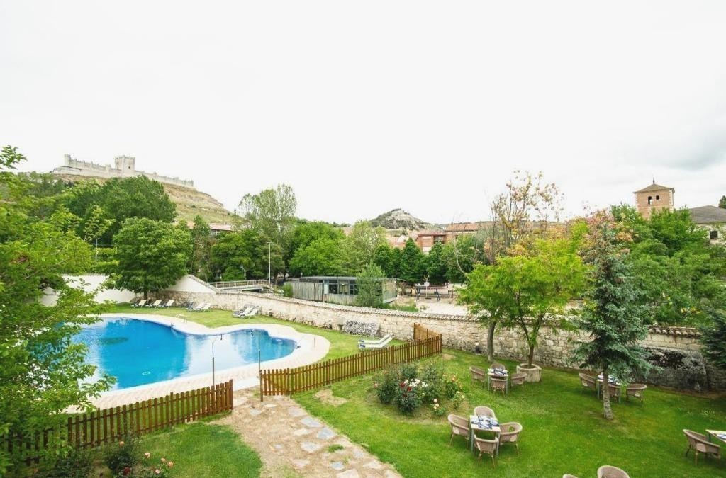 Relax entre viñedos: hotel 4* con spa en la Ribera del Duero - AZZ Peñafiel Las Claras Hotel & Spa