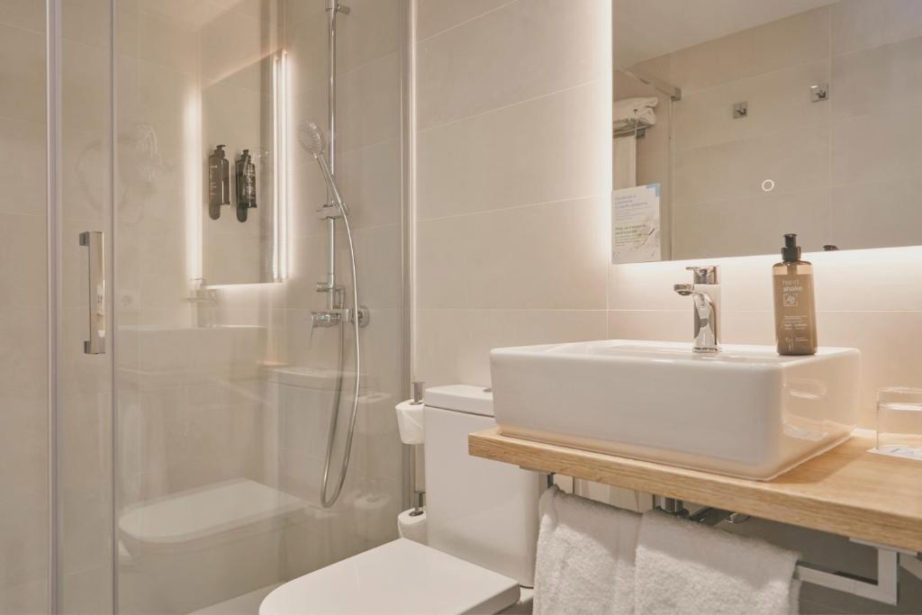 ¡Especial Barcelona en Hotel de 3 o 4 estrellas!