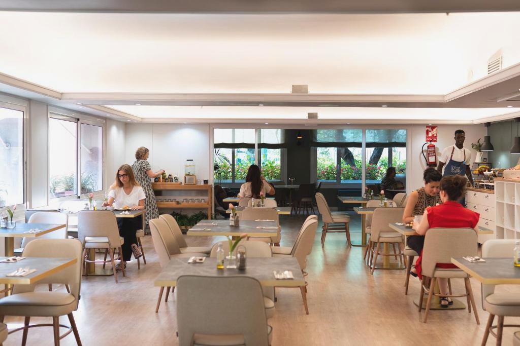 ¡Especial Barcelona en Hotel de 3 o 4 estrellas! - Tres Torres Atiram Hotel