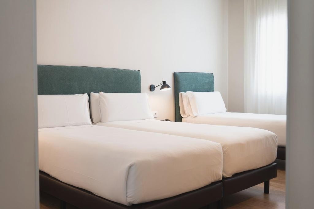 ¡Especial Barcelona en Hotel de 3 o 4 estrellas! - Tres Torres Atiram Hotel