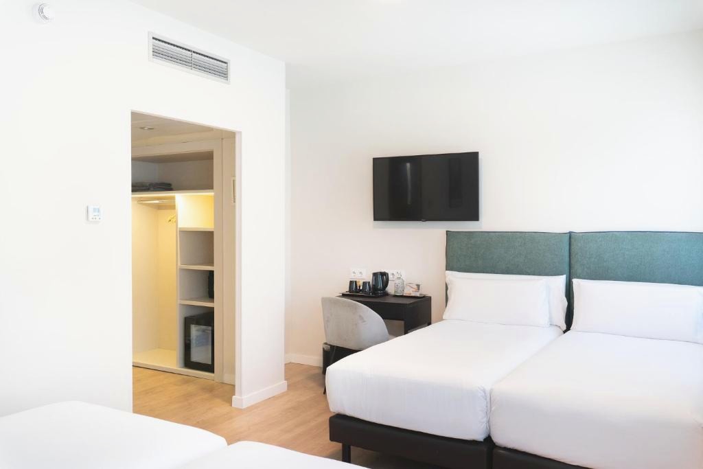 ¡Especial Barcelona en Hotel de 3 o 4 estrellas! - Tres Torres Atiram Hotel
