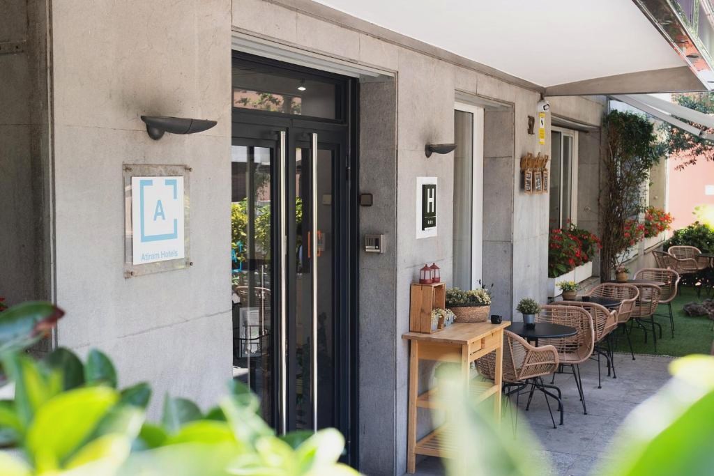 ¡Especial Barcelona en Hotel de 3 o 4 estrellas! - Tres Torres Atiram Hotel