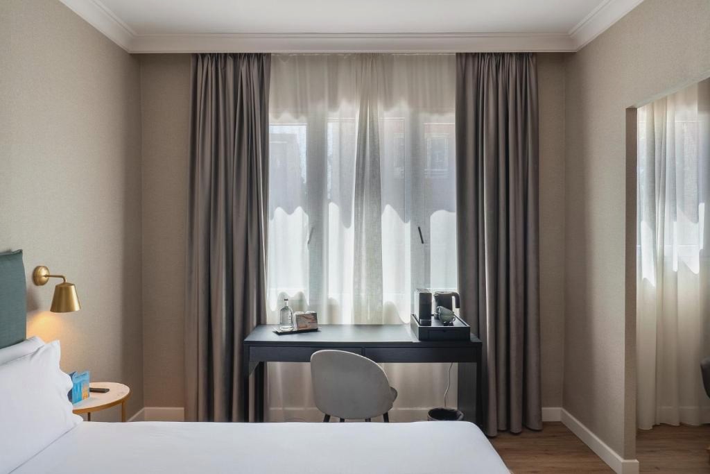 ¡Especial Barcelona en Hotel de 3 o 4 estrellas! - Tres Torres Atiram Hotel