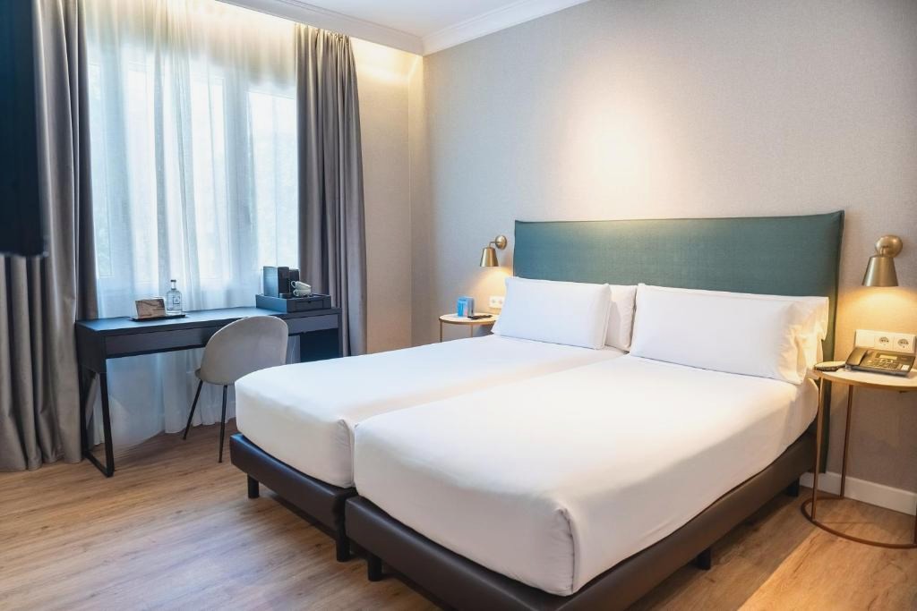 ¡Especial Barcelona en Hotel de 3 o 4 estrellas! - Tres Torres Atiram Hotel