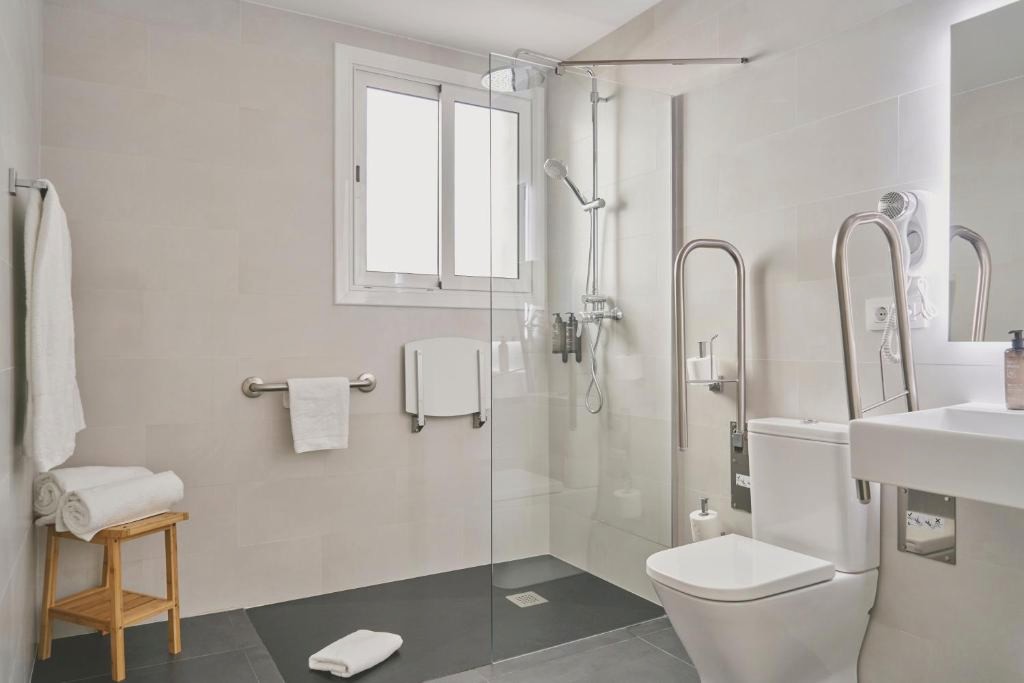 ¡Especial Barcelona en Hotel de 3 o 4 estrellas! - Tres Torres Atiram Hotel