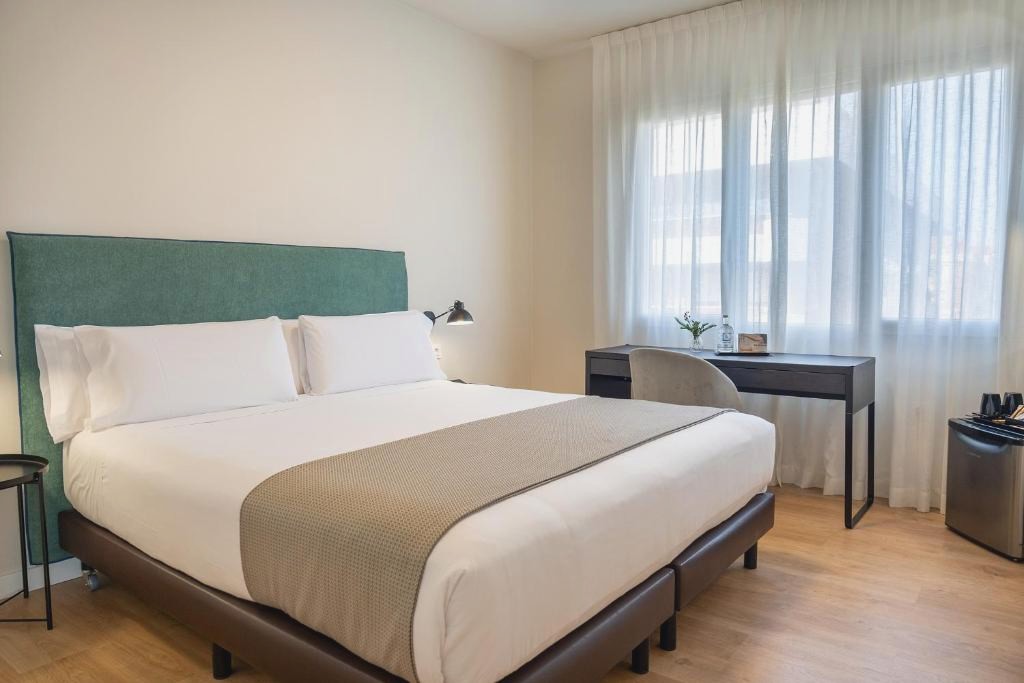 ¡Especial Barcelona en Hotel de 3 o 4 estrellas! - Tres Torres Atiram Hotel