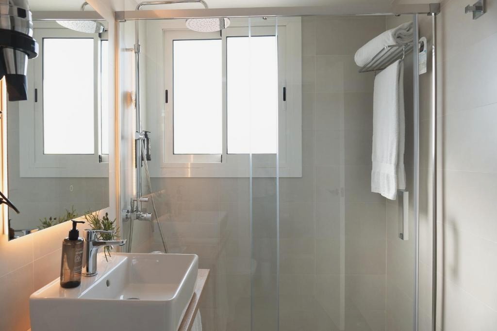 ¡Especial Barcelona en Hotel de 3 o 4 estrellas! - Tres Torres Atiram Hotel
