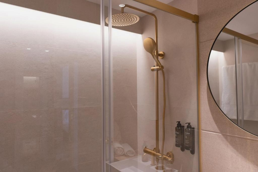 ¡Especial Barcelona en Hotel de 3 o 4 estrellas! - Tres Torres Atiram Hotel