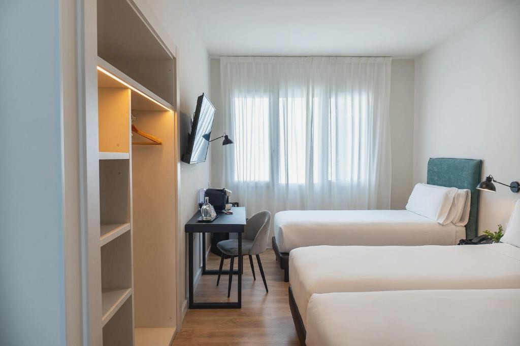 ¡Especial Barcelona en Hotel de 3 o 4 estrellas! - Tres Torres Atiram Hotel
