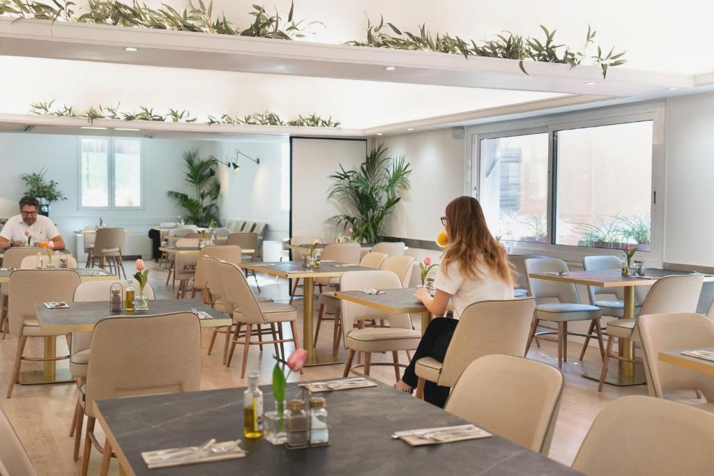 ¡Especial Barcelona en Hotel de 3 o 4 estrellas! - Tres Torres Atiram Hotel