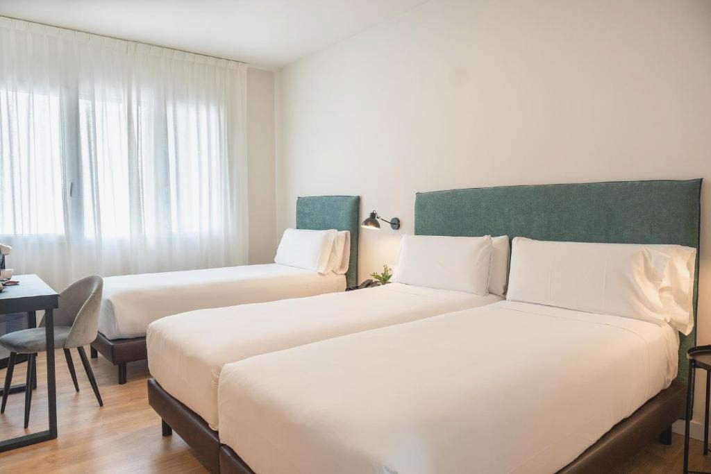 ¡Especial Barcelona en Hotel de 3 o 4 estrellas! - Tres Torres Atiram Hotel