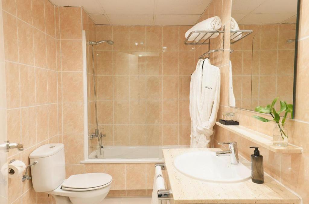¡Hotel 4* céntrico en Barcelona con Desayuno! - Atiram Arenas