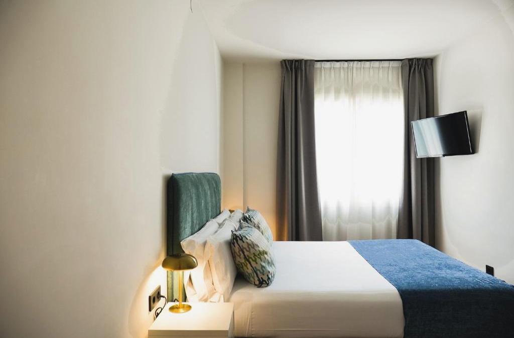 ¡Hotel 4* céntrico en Barcelona con Desayuno! - Atiram Arenas