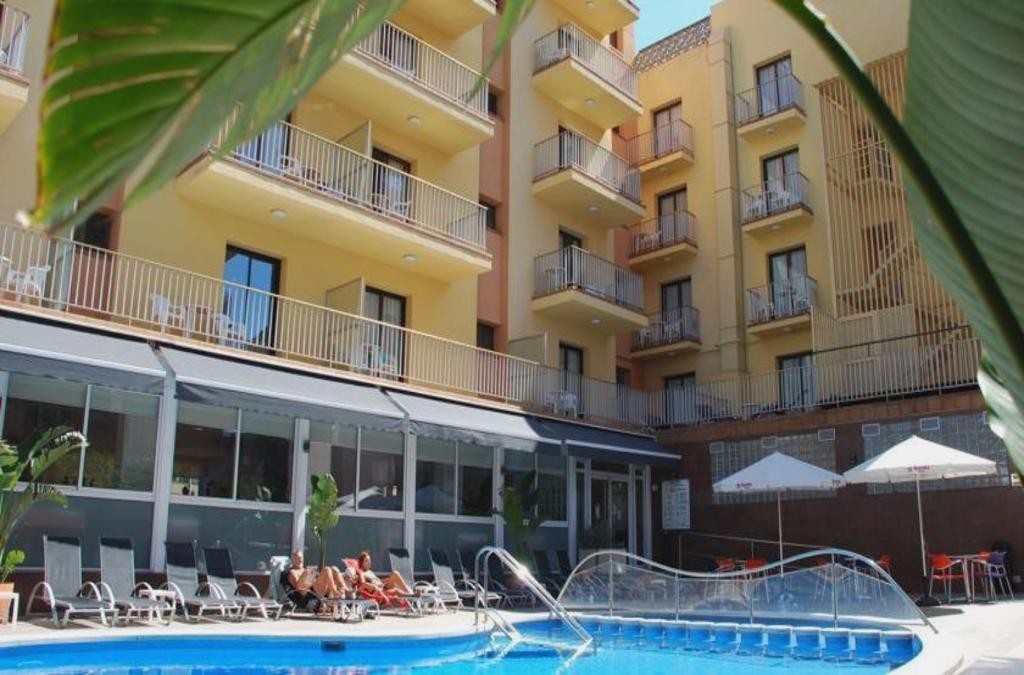 ¡ÚLTIMA HORA! Blanes a 200 metros de la playa en Media Pensión - Hotel Stella Maris