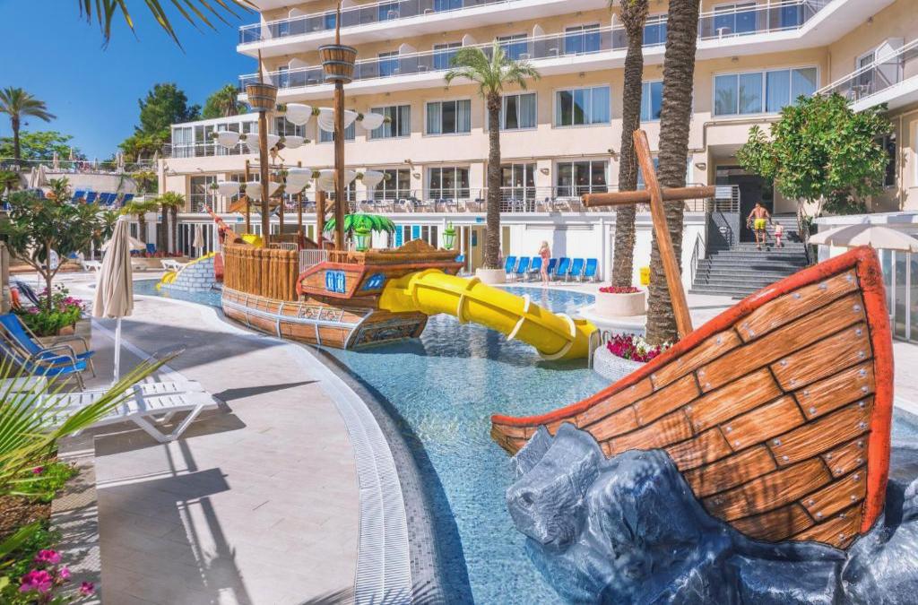 Family holidays! Hotel in Calella with water park