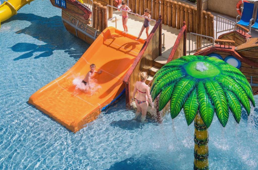 Family holidays! Hotel in Calella with water park