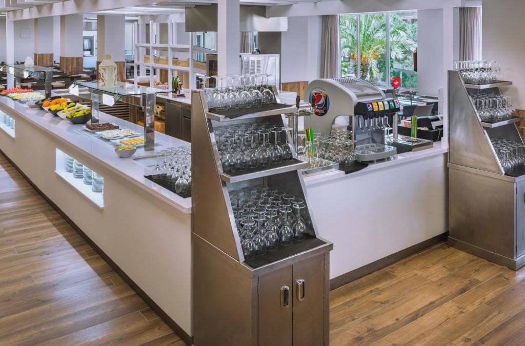 Verano en hotel 4* en Calella ¡niños viajan con 50% de descuento! - Hotel Oasis Park Splash