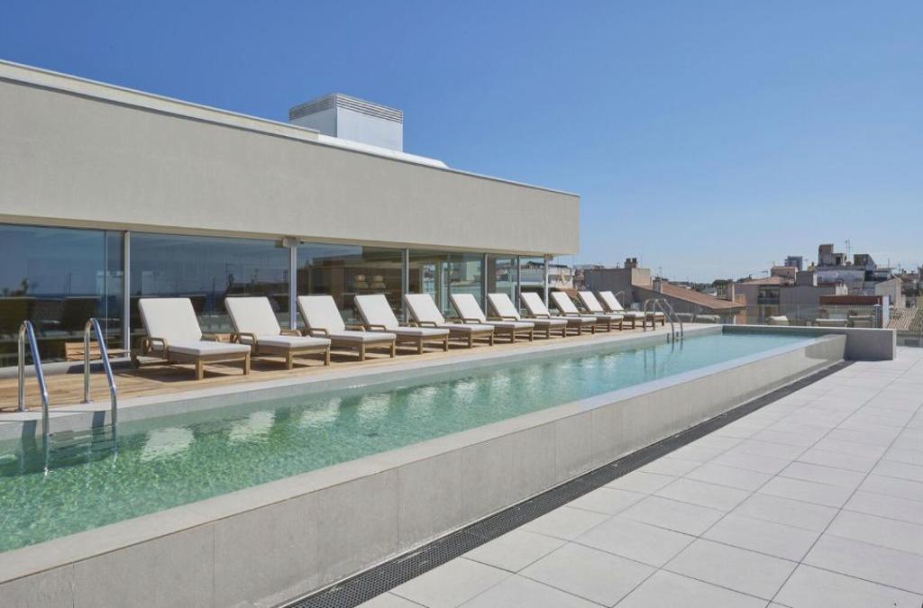 Disconnect in Cambrils in a modern and cozy 4* hotel. 