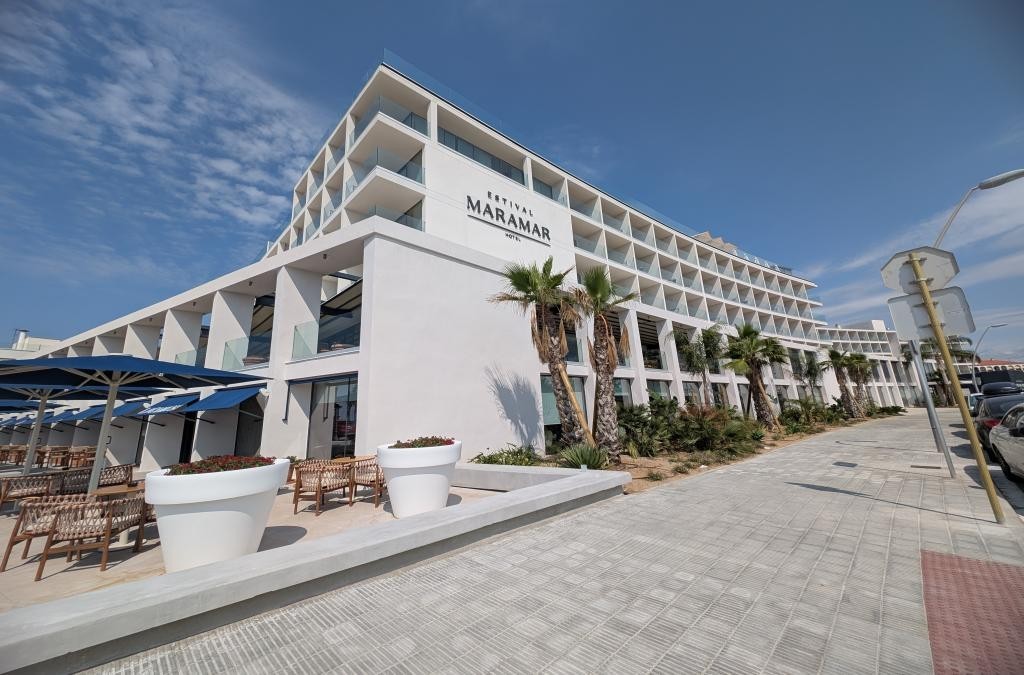 Brand New 4* Superior Beachfront Resort in Comarruga