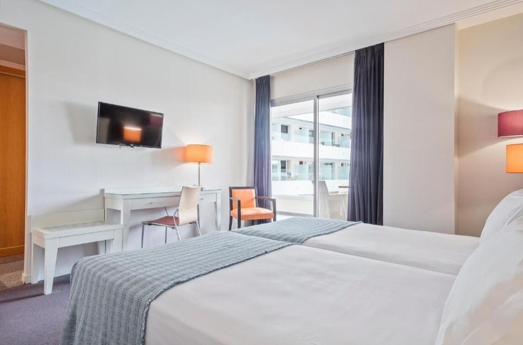 Rélajate en un Balneario 4* con Spa en Comarruga con Media Pensión - Hotel Balneario Playa De Comarruga