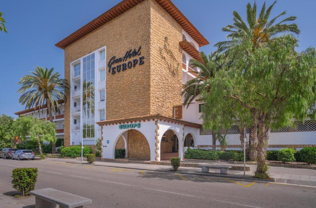 Beachfront hotel in Comarruga Costa Dorada