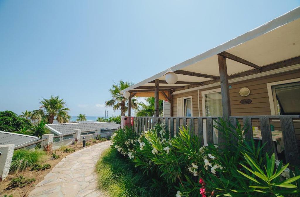 ¡ÚLTIMA HORA! Resort en primera línea de playa cerca de l'Hospitalet de l'Infant (Costa Dorada) - Alannia Costa Dorada