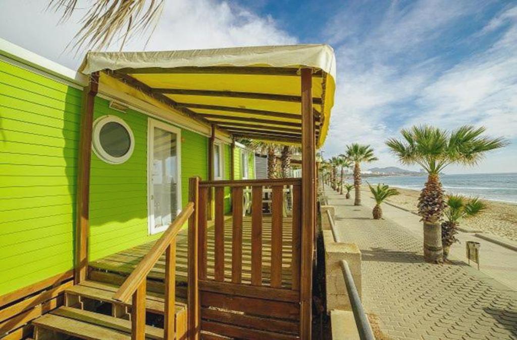 ¡ÚLTIMA HORA! Resort en primera línea de playa cerca de l'Hospitalet de l'Infant (Costa Dorada)