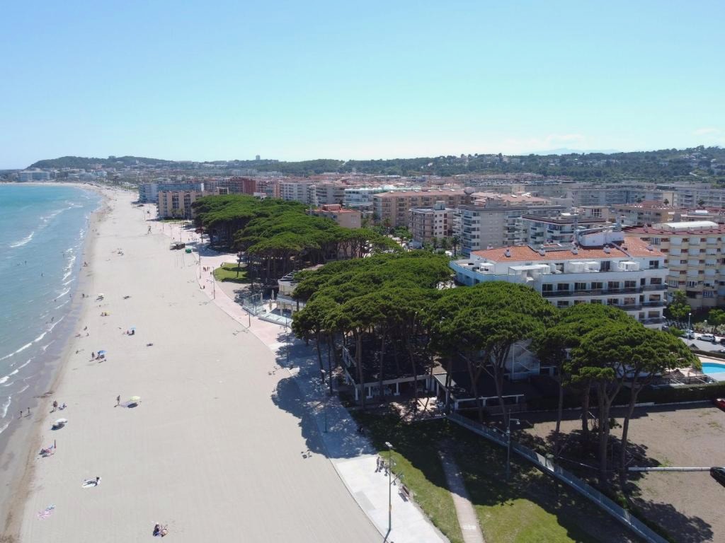 1ª línea de playa en Hotel 4* en la Pineda